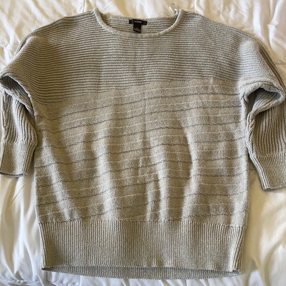 sweater - Picture 2 of 3